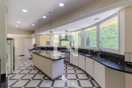 Casa à venda com 745m², 4 quartos e 8 vagas Casa à venda com 745m², 4 quartos e 8 vagasCozinha