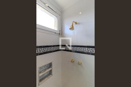 Casa à venda com 745m², 4 quartos e 8 vagas Casa à venda com 745m², 4 quartos e 8 vagasBanheiro da Suíte 1