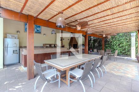 Casa à venda com 745m², 4 quartos e 8 vagas Casa à venda com 745m², 4 quartos e 8 vagasÁrea Gourmet