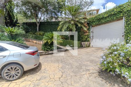 Casa à venda com 745m², 4 quartos e 8 vagas Casa à venda com 745m², 4 quartos e 8 vagasGaragem