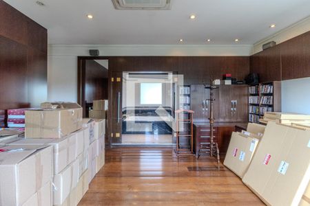 Casa à venda com 745m², 4 quartos e 8 vagas Casa à venda com 745m², 4 quartos e 8 vagasSuíte 2