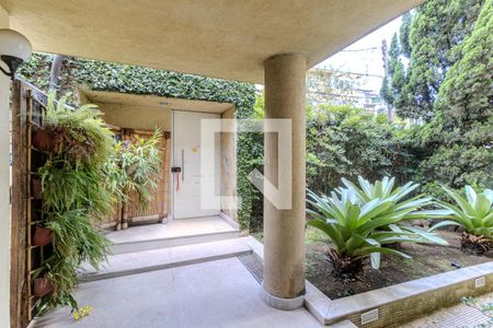 Casa à venda com 745m², 4 quartos e 8 vagas Casa à venda com 745m², 4 quartos e 8 vagasEntrada