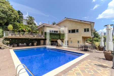 Casa à venda com 745m², 4 quartos e 8 vagas Casa à venda com 745m², 4 quartos e 8 vagasFachada