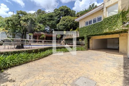 Casa à venda com 745m², 4 quartos e 8 vagas Casa à venda com 745m², 4 quartos e 8 vagasGaragem