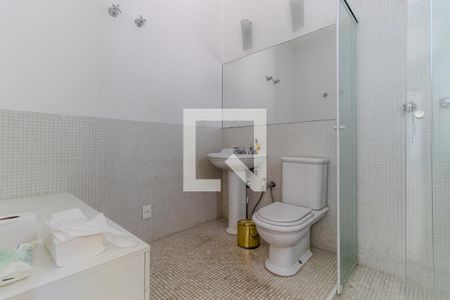 Casa à venda com 745m², 4 quartos e 8 vagas Casa à venda com 745m², 4 quartos e 8 vagasBanheiro Social 2