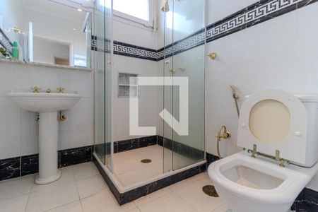 Casa à venda com 745m², 4 quartos e 8 vagas Casa à venda com 745m², 4 quartos e 8 vagasBanheiro da Suíte 1