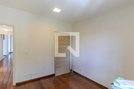 Casa à venda com 745m², 4 quartos e 8 vagas Casa à venda com 745m², 4 quartos e 8 vagasQuarto 2