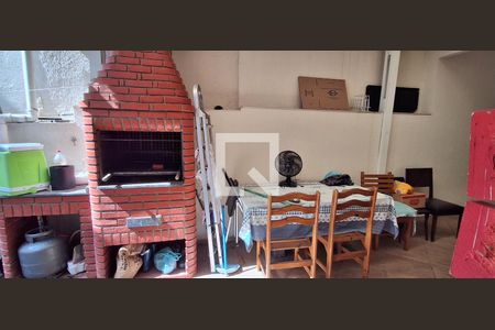 Casa à venda com 500m², 3 quartos e 7 vagas Casa à venda com 500m², 3 quartos e 7 vagasQuintal