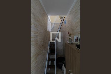 Casa à venda com 90m², 2 quartos e sem vaga Casa à venda com 90m², 2 quartos e sem vagaEscada