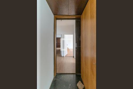 Corredor de casa para alugar com 3 quartos, 184m² em Pacaembu, São Paulo