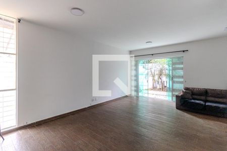 Sala de casa para alugar com 3 quartos, 184m² em Pacaembu, São Paulo