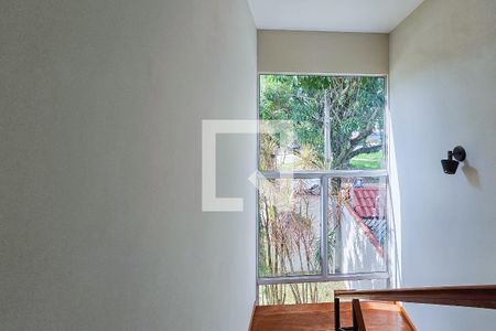 Escada de casa para alugar com 3 quartos, 180m² em Jardim Santa Maria, Jacareí