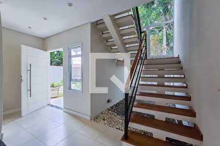 Escada de casa para alugar com 3 quartos, 180m² em Jardim Santa Maria, Jacareí