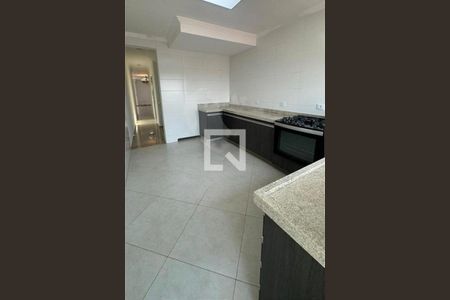 Casa à venda com 3 quartos, 181m² em Vila Camilópolis, Santo André