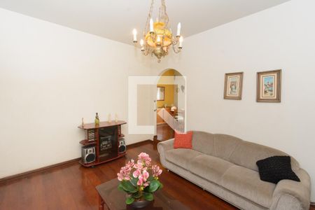 Sala de casa para alugar com 2 quartos, 145m² em Califórnia, Belo Horizonte