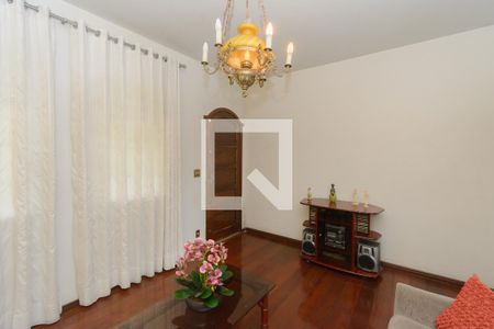 Sala de casa para alugar com 2 quartos, 145m² em Califórnia, Belo Horizonte