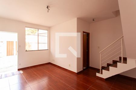 Sala de casa à venda com 2 quartos, 92m² em Parque Turistas, Belo Horizonte