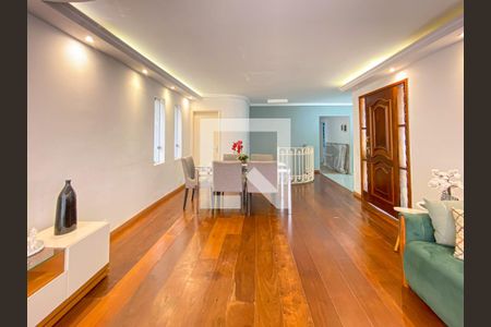 Sala de casa à venda com 3 quartos, 300m² em Jardim das Vertentes, São Paulo