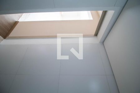 Banheiro de apartamento à venda com 1 quarto, 53m² em Vila Mazzei, São Paulo