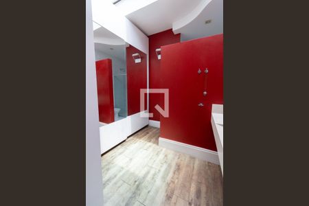 Casa à venda com 300m², 3 quartos e 3 vagas Casa à venda com 300m², 3 quartos e 3 vagasBanheiro 2