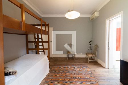 Casa à venda com 300m², 3 quartos e 3 vagas Casa à venda com 300m², 3 quartos e 3 vagasQuarto 2