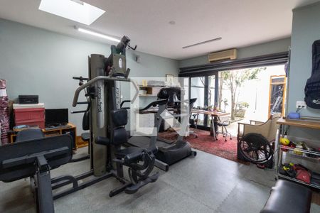 Casa à venda com 300m², 3 quartos e 3 vagas Casa à venda com 300m², 3 quartos e 3 vagasÁrea comum