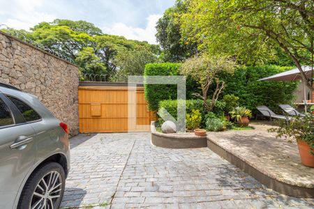 Casa à venda com 300m², 3 quartos e 3 vagas Casa à venda com 300m², 3 quartos e 3 vagasÁrea comum