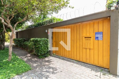 Casa à venda com 300m², 3 quartos e 3 vagas Casa à venda com 300m², 3 quartos e 3 vagasFachada