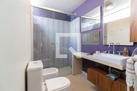 Casa à venda com 300m², 3 quartos e 3 vagas Casa à venda com 300m², 3 quartos e 3 vagasBanheiro