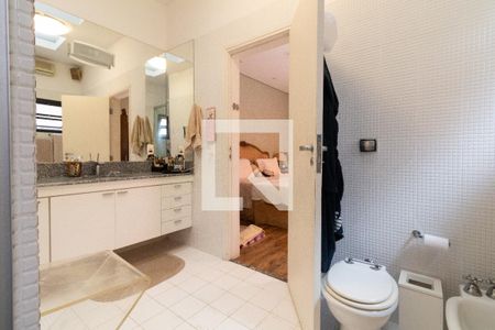 Casa à venda com 300m², 3 quartos e 3 vagas Casa à venda com 300m², 3 quartos e 3 vagasQuarto 3 Banheiro