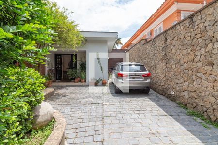 Casa à venda com 300m², 3 quartos e 3 vagas Casa à venda com 300m², 3 quartos e 3 vagasÁrea comum
