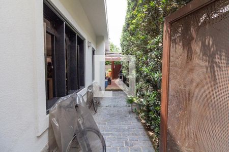 Casa à venda com 300m², 3 quartos e 3 vagas Casa à venda com 300m², 3 quartos e 3 vagasÁrea comum