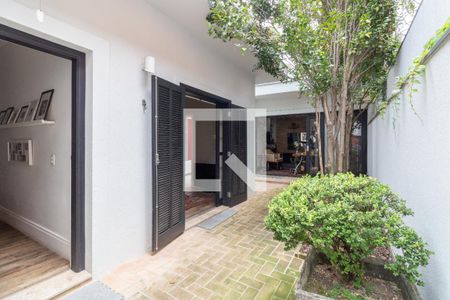 Casa à venda com 300m², 3 quartos e 3 vagas Casa à venda com 300m², 3 quartos e 3 vagasÁrea comum