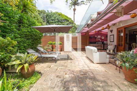 Casa à venda com 300m², 3 quartos e 3 vagas Casa à venda com 300m², 3 quartos e 3 vagasÁrea comum