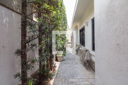 Casa à venda com 300m², 3 quartos e 3 vagas Casa à venda com 300m², 3 quartos e 3 vagasÁrea comum