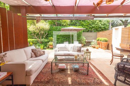 Casa à venda com 300m², 3 quartos e 3 vagas Casa à venda com 300m², 3 quartos e 3 vagasÁrea comum