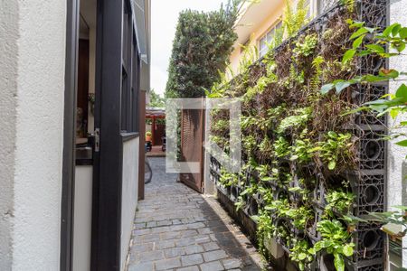 Casa à venda com 300m², 3 quartos e 3 vagas Casa à venda com 300m², 3 quartos e 3 vagasÁrea comum