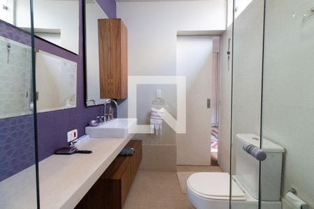 Casa à venda com 300m², 3 quartos e 3 vagas Casa à venda com 300m², 3 quartos e 3 vagasBanheiro