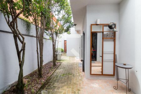 Casa à venda com 300m², 3 quartos e 3 vagas Casa à venda com 300m², 3 quartos e 3 vagasÁrea comum