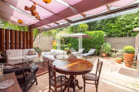 Casa à venda com 300m², 3 quartos e 3 vagas Casa à venda com 300m², 3 quartos e 3 vagasÁrea comum