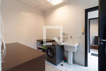 Casa à venda com 300m², 3 quartos e 3 vagas Casa à venda com 300m², 3 quartos e 3 vagasÁrea de Serviço