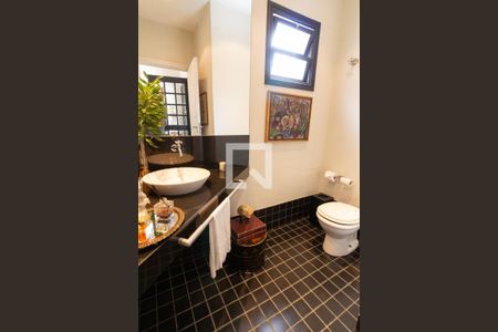 Casa à venda com 300m², 3 quartos e 3 vagas Casa à venda com 300m², 3 quartos e 3 vagasLavabo