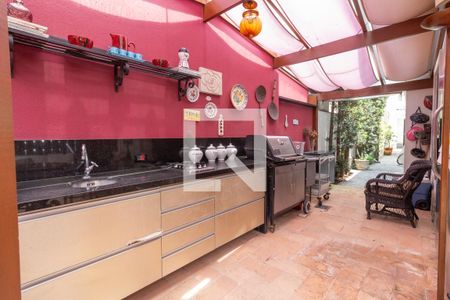 Casa à venda com 300m², 3 quartos e 3 vagas Casa à venda com 300m², 3 quartos e 3 vagasÁrea comum