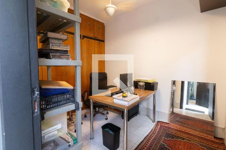 Casa à venda com 300m², 3 quartos e 3 vagas Casa à venda com 300m², 3 quartos e 3 vagasEscritório