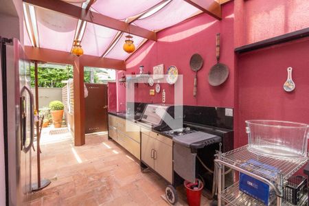 Casa à venda com 300m², 3 quartos e 3 vagas Casa à venda com 300m², 3 quartos e 3 vagasÁrea comum