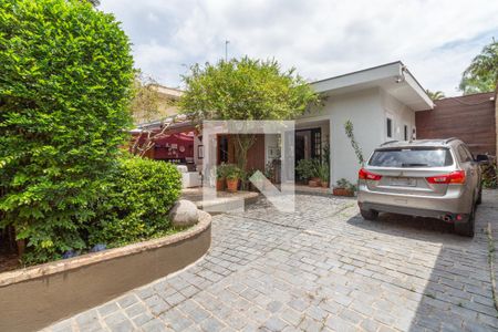 Casa à venda com 300m², 3 quartos e 3 vagas Casa à venda com 300m², 3 quartos e 3 vagasÁrea comum