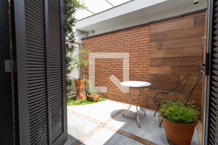 Casa à venda com 300m², 3 quartos e 3 vagas Casa à venda com 300m², 3 quartos e 3 vagasQuarto 1