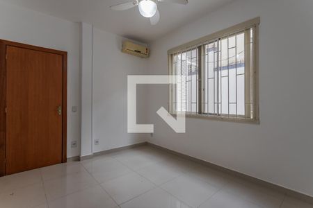 Quarto 1 de apartamento para alugar com 3 quartos, 110m² em Floresta, Porto Alegre