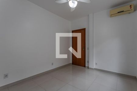 Quarto 1 de apartamento para alugar com 3 quartos, 110m² em Floresta, Porto Alegre