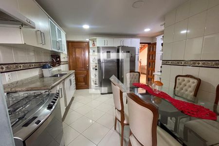 Apartamento para alugar com 150m², 3 quartos e 3 vagas Apartamento para alugar com 150m², 3 quartos e 3 vagasCozinha